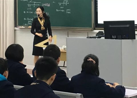 吴献老师上了一堂题为"已知不等式组的解集,确定